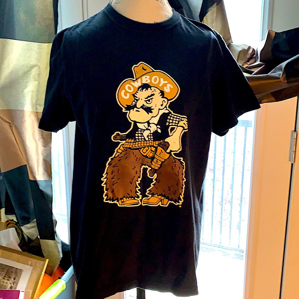univ of wyoming tee. Size M pristine - from the Josh Allen era 👋